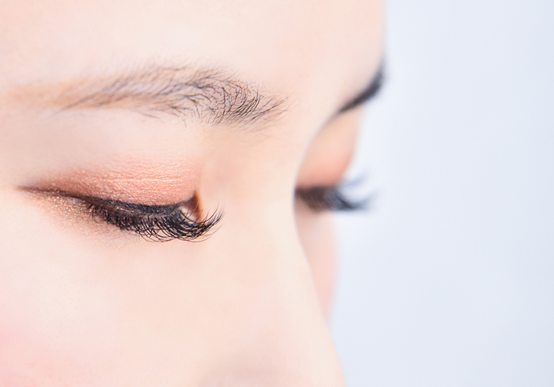 【正社員】アイリスト（マツエク）積極採用中☆社会保険完備◎月8日休み◎女性が安心して働けるサロン★