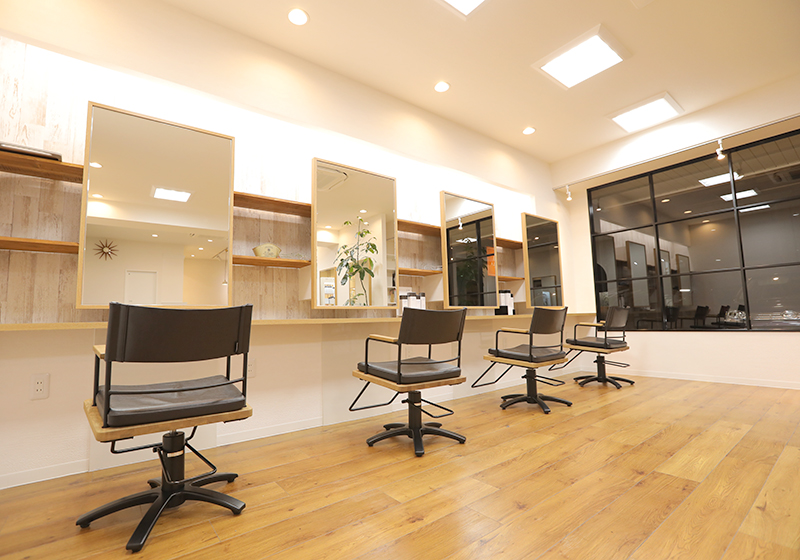 美容師アシスタント（正社員）積極採用中☆スタッフ一人ひとりに合わせた教育制度あり◎スタッフが働きやすい環境で美容師ライフを！